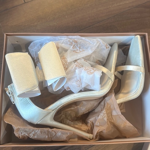 Public Desire Bow Heels - Picture 2 of 2